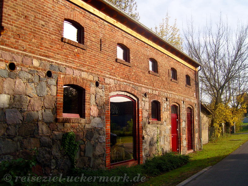 restaurierter Pferdestall heute Produktionsstandort von Preussischer Whisky