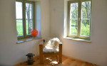 Ein lichtes und geräumiges Wohnzimmer im Landhaus Fredenwalde